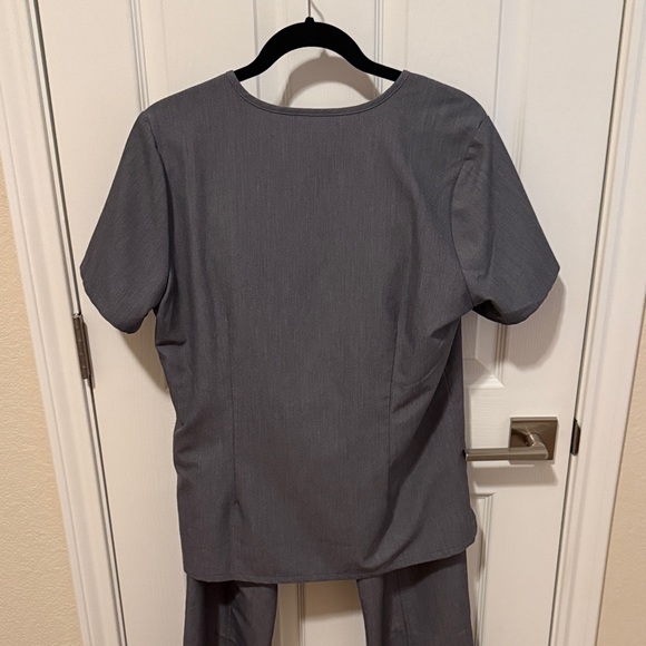 Figs Graphite Gray Scrub Set - Picture 3 of 6